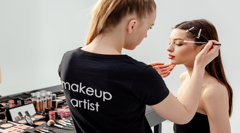 Benefits Of Getting in Touch with A Professional Makeup Artist